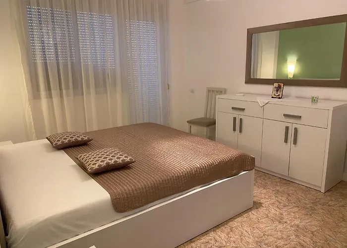 Adelina's Deluxe Apartment *